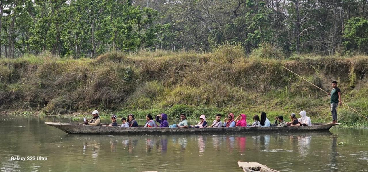 Sisai Park Village Chitwan Exterior foto